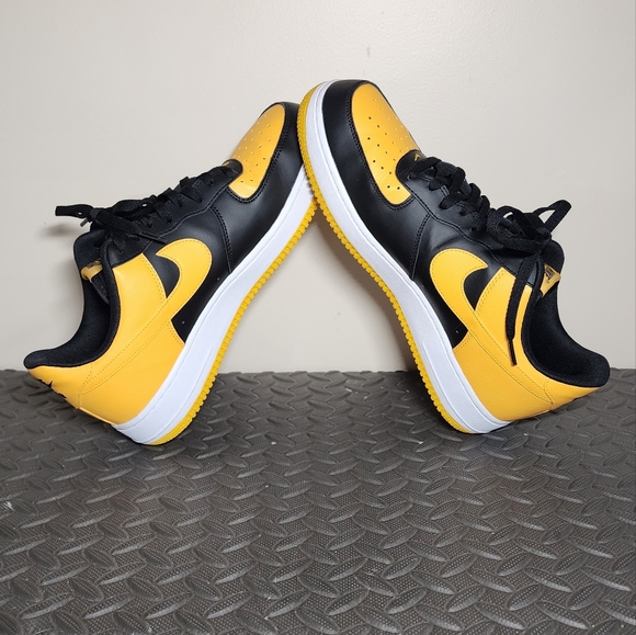 Air Force 1 Black University Gold - Picture 7 of 10